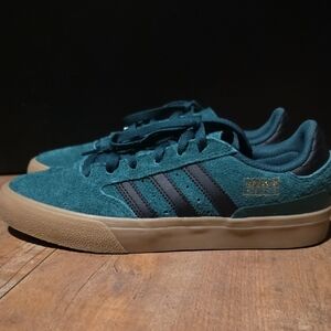 Adidas Green and Black Skate Sneakers Mens Size 6/ Womans Size 7